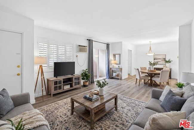 Building Photo - 630 Orlando Ave Unit 1