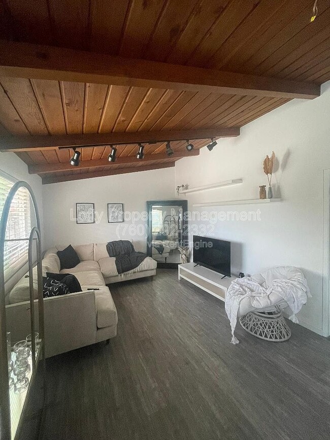 Photo - 355 Broadway