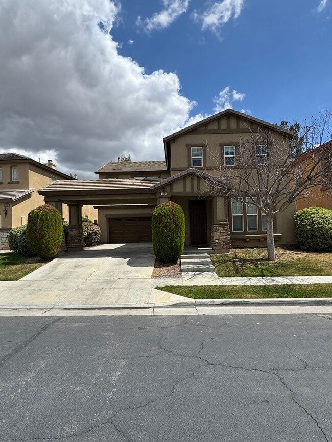 Building Photo - Spacious Lakeview Home with Loft & Community Amenities