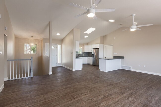 Photo - Beautiful House on Manhasset! Great Views!