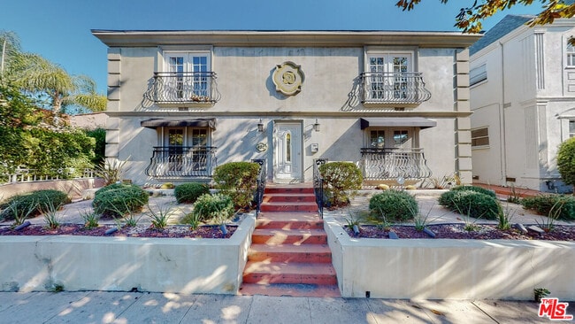 Building Photo - 432 S Doheny Dr Unit 6