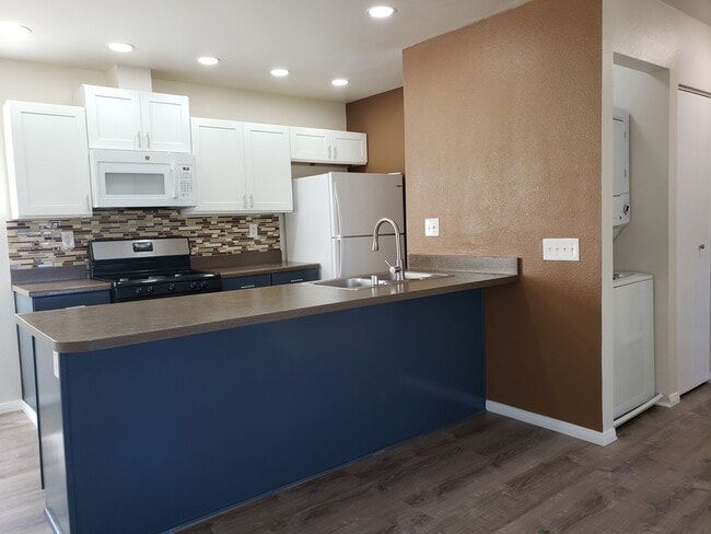 Photo - 1261 Victor St