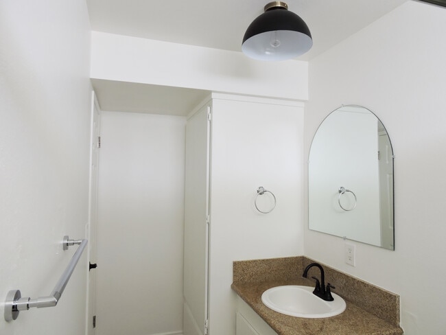 Photo - La Casa Brea Apartments