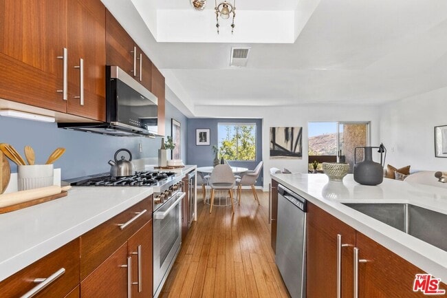 Building Photo - 2700 Cahuenga Blvd Unit 3204