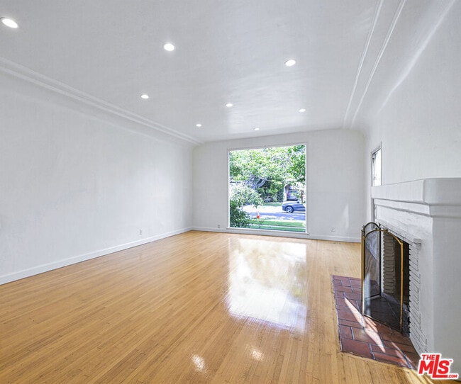 Building Photo - 1119 S Crescent Heights Blvd