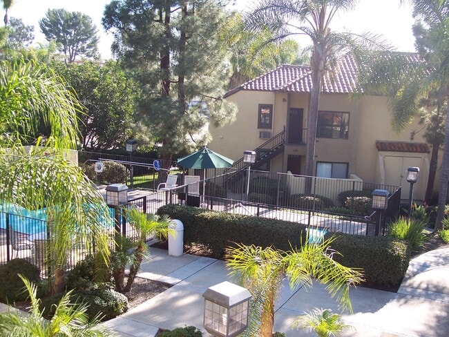 Building Photo - Upstairs 1 Bed/1 Bath Condo in Del Cerro! Unit 207