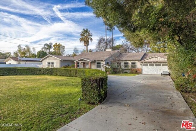 Photo - 22839 Oxnard St