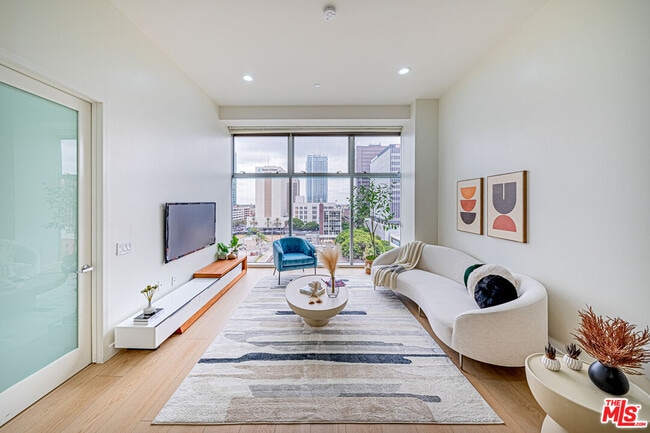Photo - 3223 W 6th St Unit 806