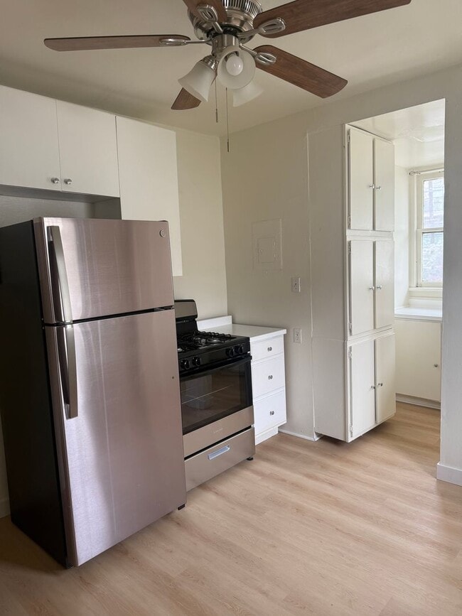 Photo - 1323 N Orange Dr Apartment Unit 1323 1/2