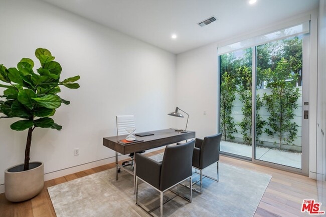 Photo - 721 N Vista St