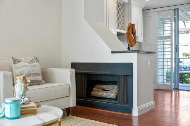 Photo - 555 Esplanade Unit 320