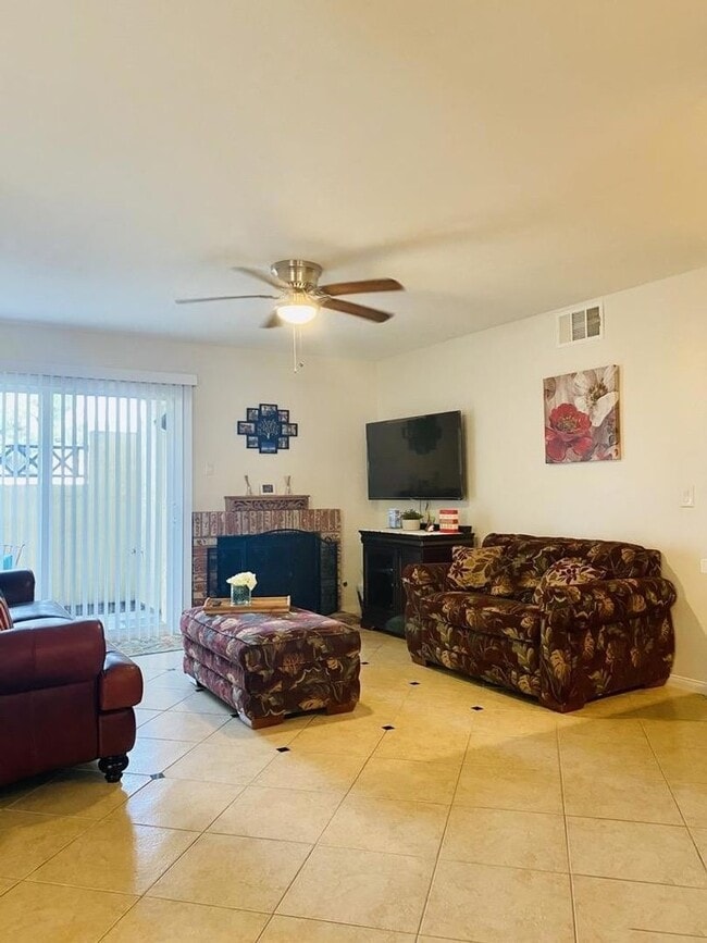 Photo - Eastlake Shores Downstairs Condo feat. Two Bedrooms and Two Bathrooms Unit 101