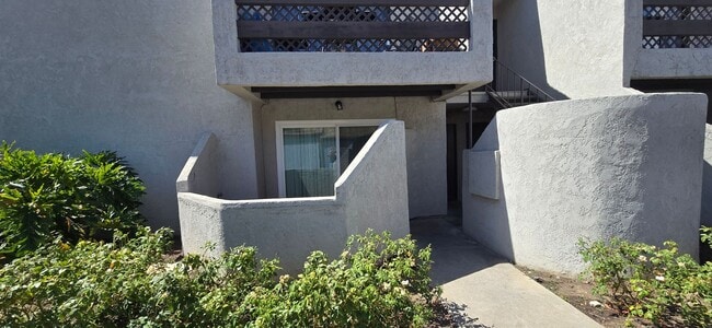 Building Photo - Spacious 2 Bedroom with Private Patio & In-Unit Laundry Unit 113
