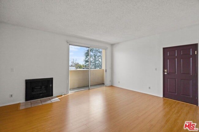 Photo - 1920 Overland Ave Unit 103