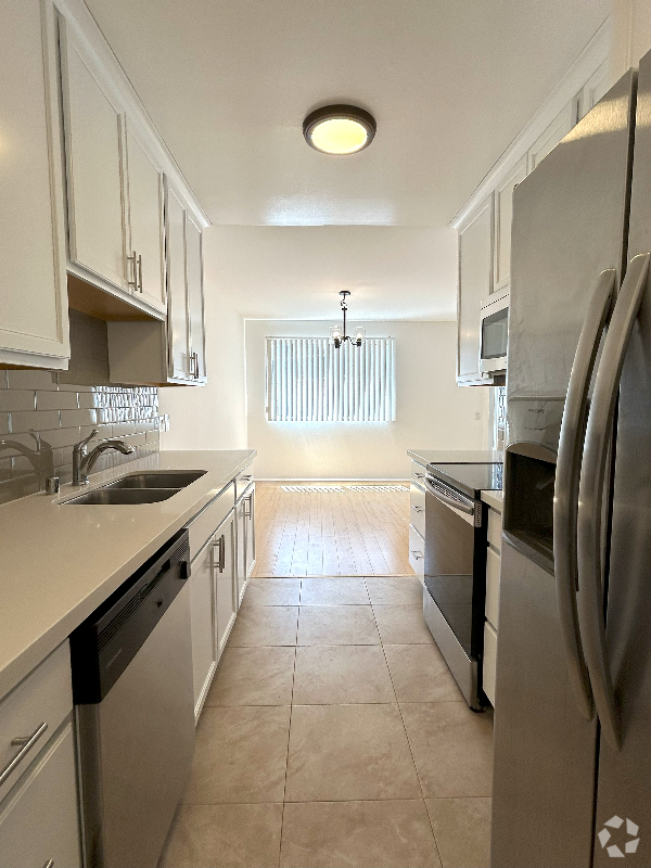 Building Photo - 1849 S Bentley Ave Unit 203 Rental