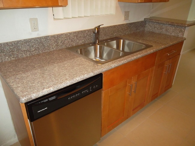 Kitchen - 1857 W Malvern Ave Unit 1