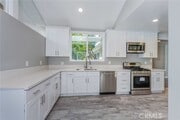 Photo - 16231 Moorpark St