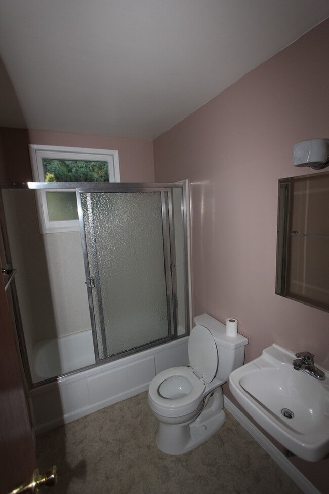 Photo - 117 W Blaine St