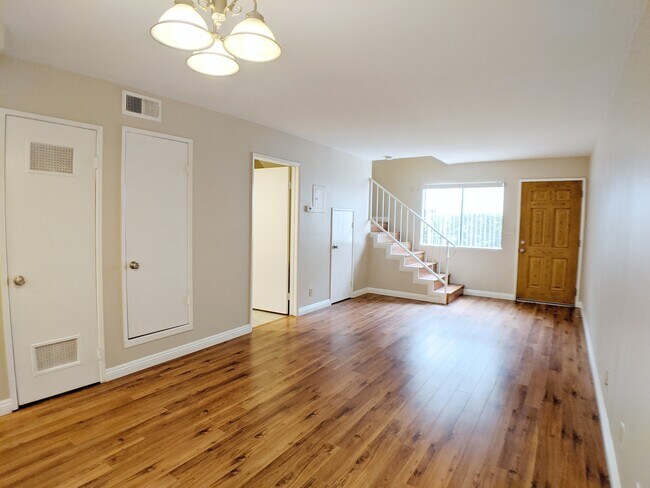 Available 1Bd/1.5Ba - 1206 Viola Ave