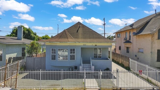 Building Photo - 640 E 54th St