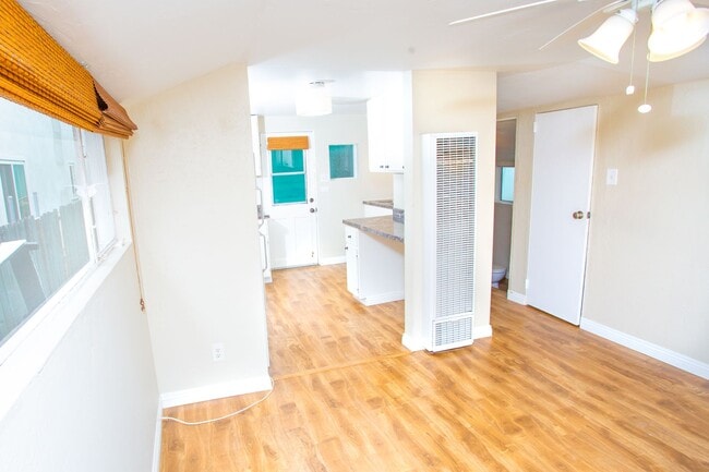 Building Photo - 915 E Balboa Blvd Unit Studio  A