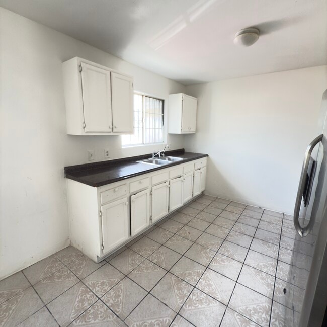 Kitchen - 3321 W 63rd St