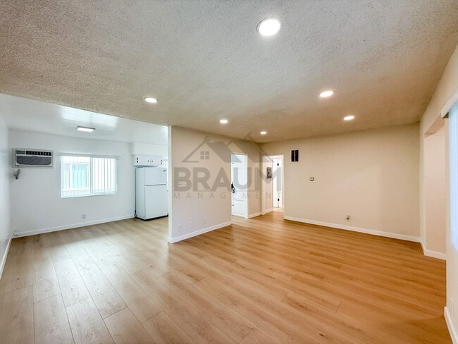 Photo - 13129 Oxnard St Unit 11