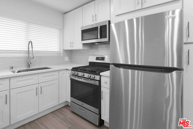 Photo - 11347 Emelita St Unit 6