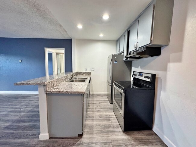 Photo - 5500 Ackerfield Ave