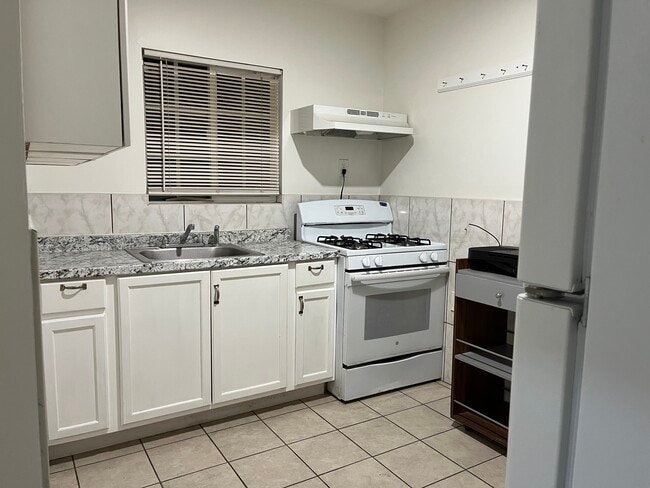 Photo - 4105 W 103rd St