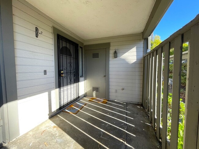 Photo - ***Move in Special*** Lovely Condo Available in Vista! Unit 3