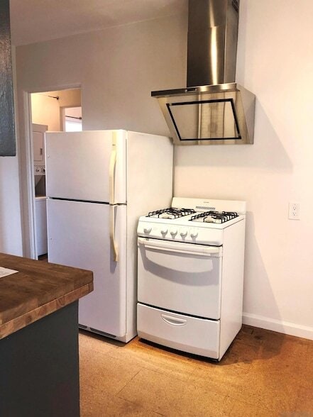 Photo - 4072 Meade Ave