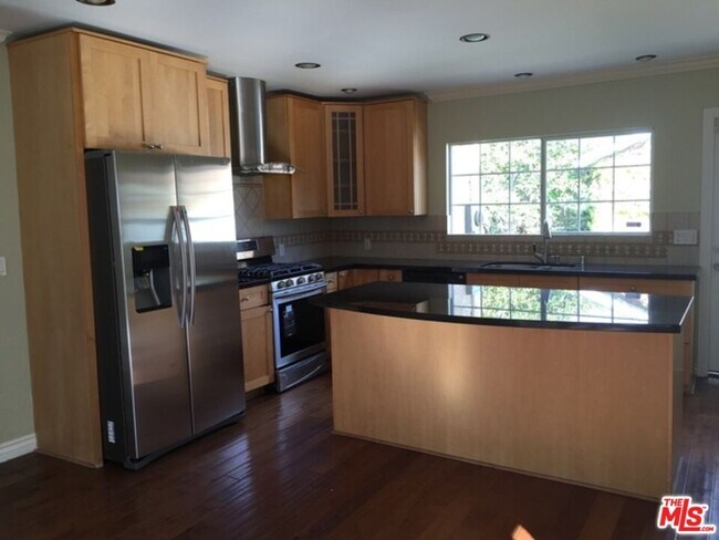 Photo - 1074 S Plymouth Blvd