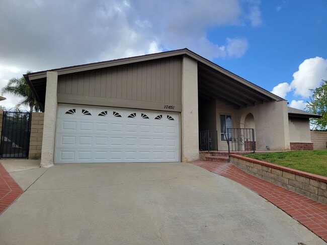 Building Photo - 10651 Baton Rouge Pl