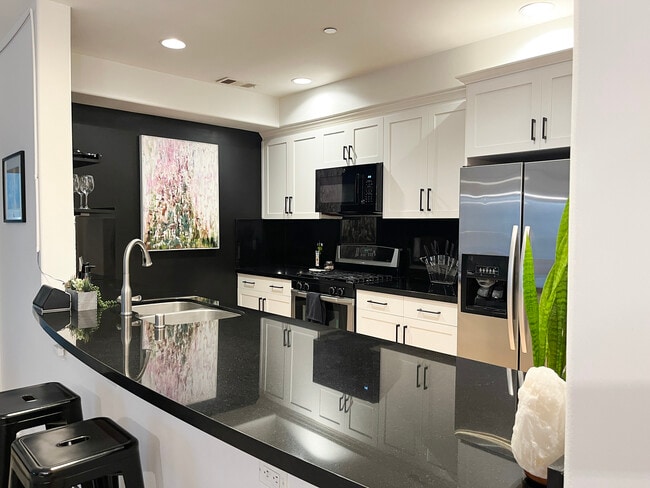 Photo - 5037 Rosewood Ave Unit 101