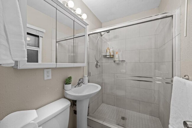 Photo - 223 28th St Unit ID1330859P