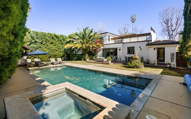 Building Photo - 5541 Matilija Ave
