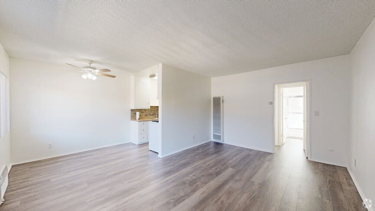 3D Tour - 128 W Maple St