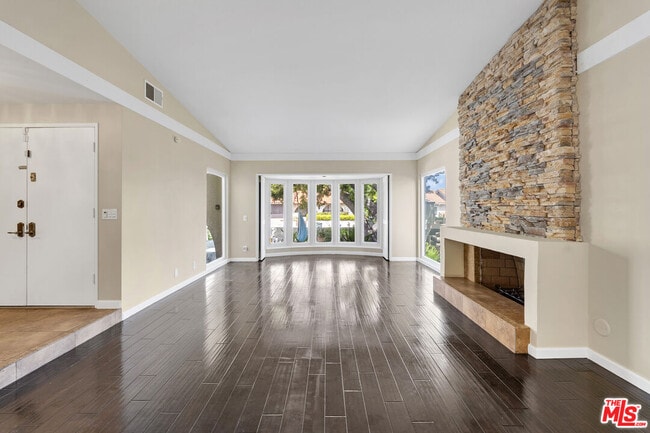 Photo - 26572 Academy Dr