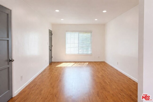 Photo - 202 N Locust St