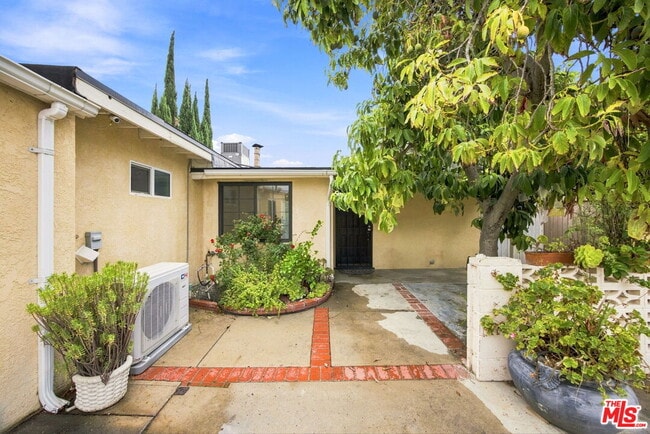 Photo - 6848 Sylvia Ave