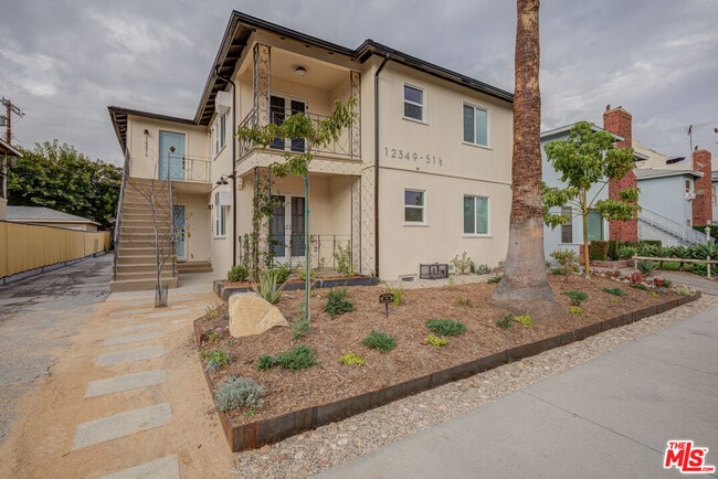 Building Photo - 12351 Riverside Dr Unit 1/2