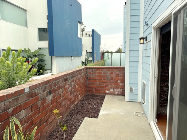 Patio - 1823 11th St Unit #5