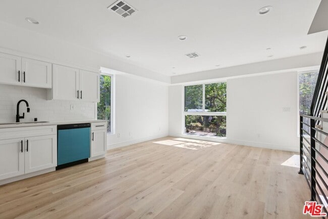 Photo - 2113 Holly Dr Unit 1/2