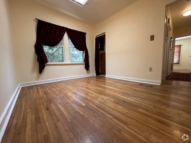 Building Photo - 4933 Aldama St Rental