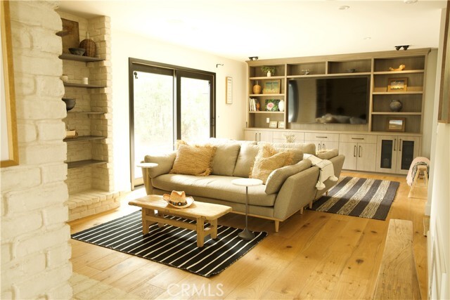 Photo - 2575 Park St