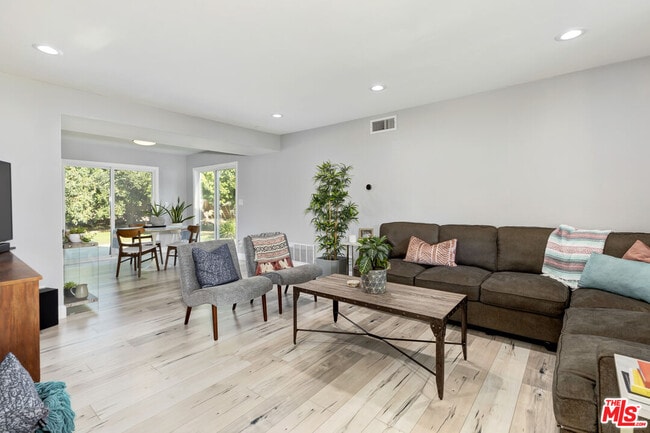 Photo - 628 Royalview St