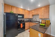 2BR, 2BA - 969SF - Kitchen - The Villas at Camino Bernardo