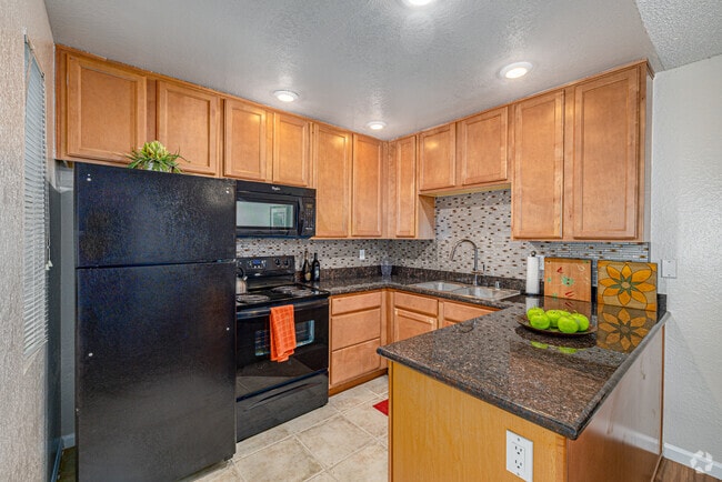 2BR, 2BA - 969SF - Kitchen - The Villas at Camino Bernardo