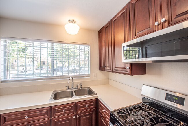 Photo - 930 B Ave